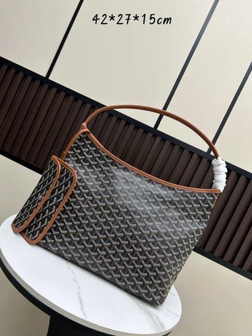 11 Goyard Axillary Pouch Small Women Luxury Coated Canvas