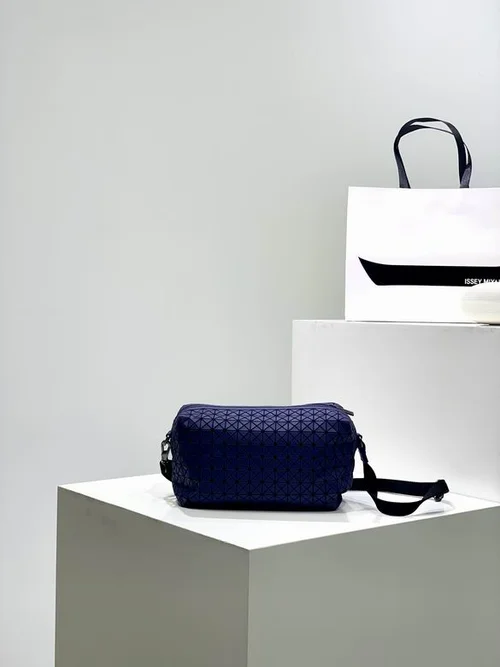 11 Issey Miyake Messenger Bag Medium Women Luxury Pleated