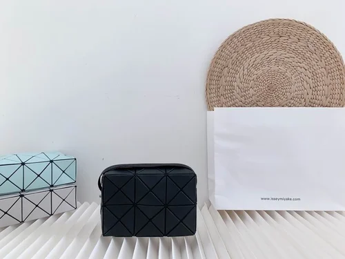 11 Issey Miyake Messenger Bag Medium Women Luxury Pleated