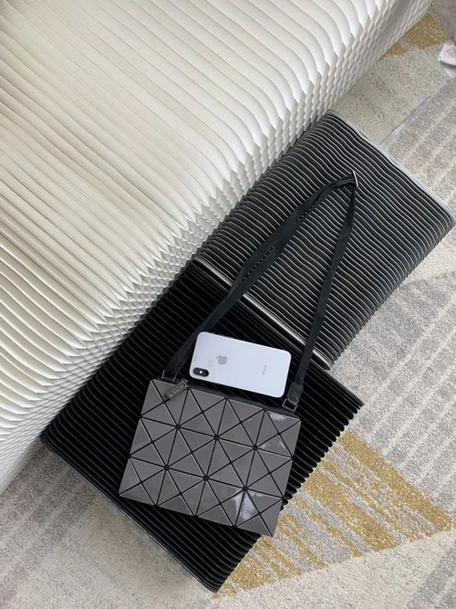 11 Issey Miyake Messenger Bag Medium Women Luxury Pleated