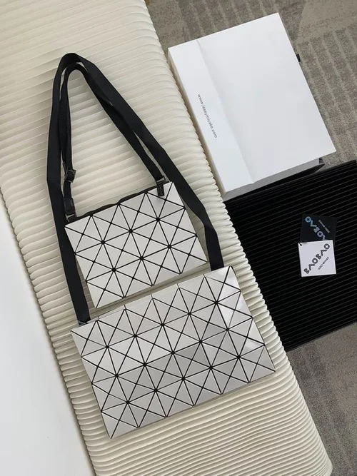 11 Issey Miyake Messenger Bag Medium Women Luxury Pleated