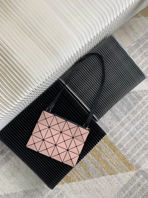 11 Issey Miyake Messenger Bag Medium Women Luxury Pleated