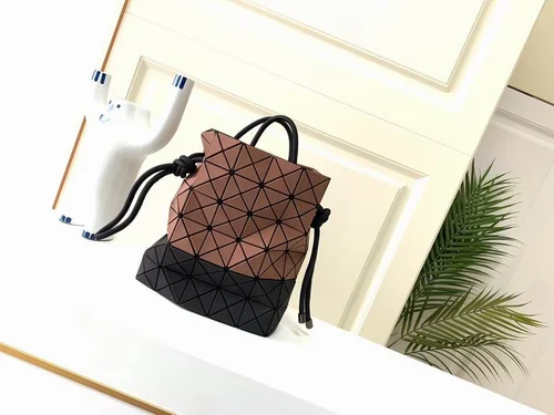 11 Issey Miyake Messenger Bag Medium Women Luxury Pleated