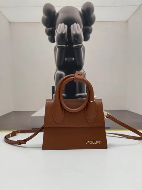 11 Jacquemus Handbag Medium Women Luxury Leather Designer