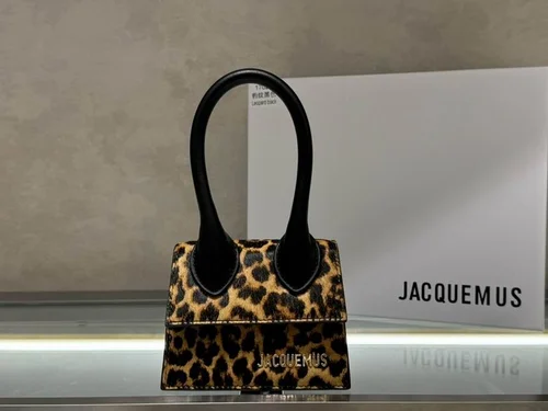 11 Jacquemus Handbag Medium Women Luxury Leather Designer