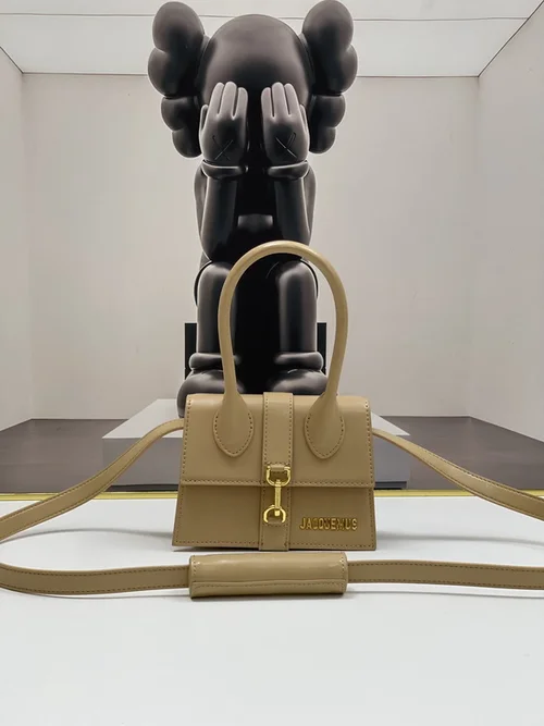 11 Jacquemus Handbag Medium Women Luxury Leather Designer