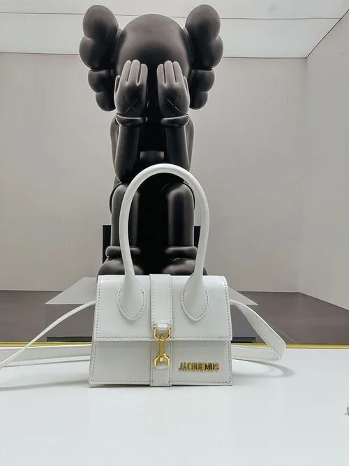 11 Jacquemus Handbag Medium Women Luxury Leather Designer