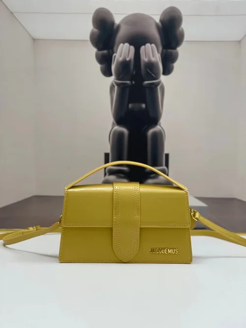 11 Jacquemus Handbag Medium Women Luxury Leather Designer