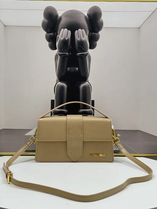 11 Jacquemus Handbag Medium Women Luxury Leather Designer