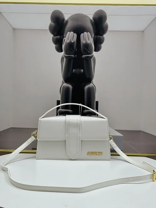 11 Jacquemus Handbag Medium Women Luxury Leather Designer