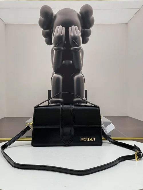 11 Jacquemus Handbag Medium Women Luxury Leather Designer