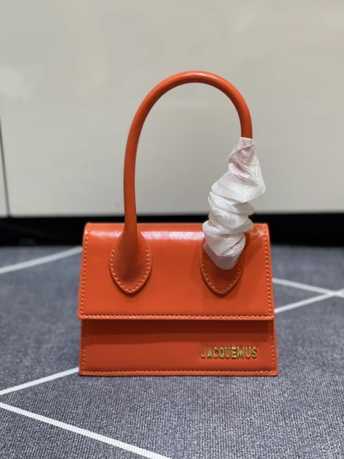 11 Jacquemus Handbag Medium Women Luxury Leather Designer