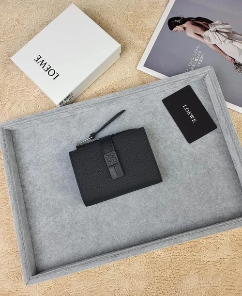 11 Loewe Women's Wallet Luxury Anagram Leather Designer