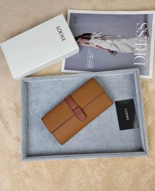 11 Loewe Women's Wallet Luxury Anagram Leather Designer