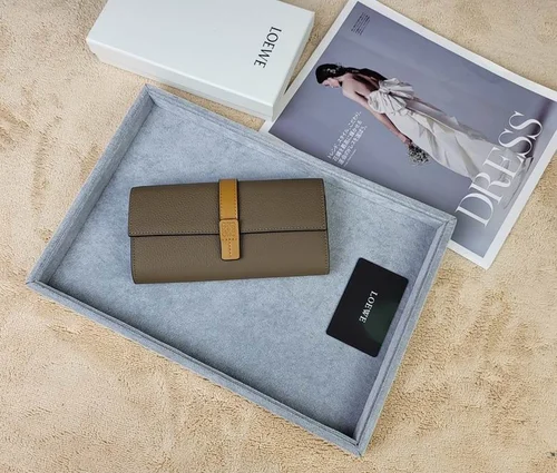 11 Loewe Women's Wallet Luxury Anagram Leather Designer