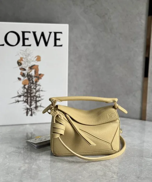 11 Loewe Women's Shoulder Bags Luxury Anagram Collection