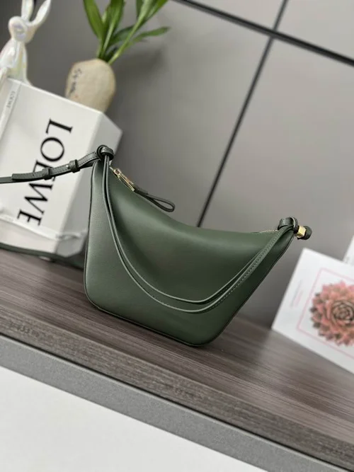 11 Loewe Women's Shoulder Bags Luxury Anagram Collection