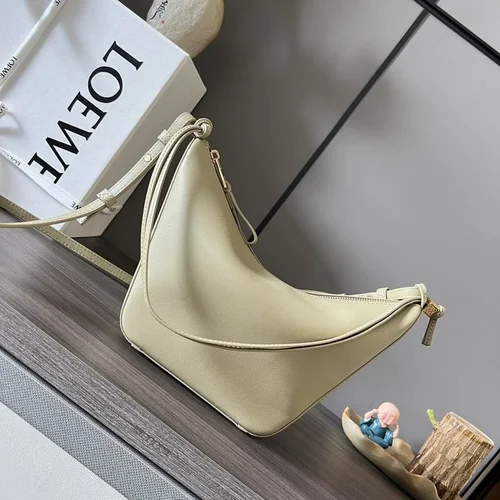 11 Loewe Women's Shoulder Bags Luxury Anagram Collection