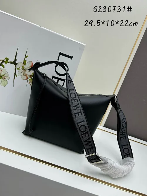 11 Loewe Women's Shoulder Bags Luxury Anagram Collection