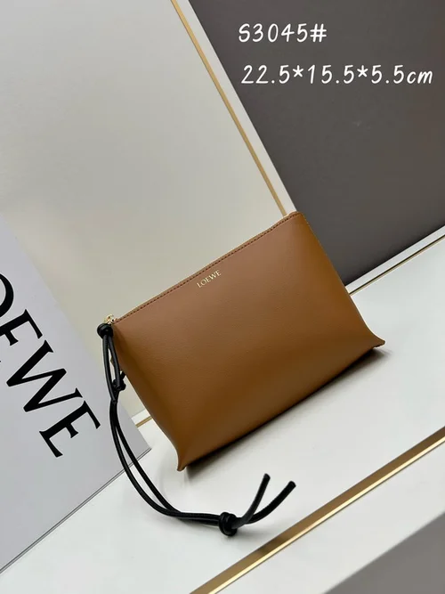 11 Loewe Women's Shoulder Bags Luxury Anagram Collection