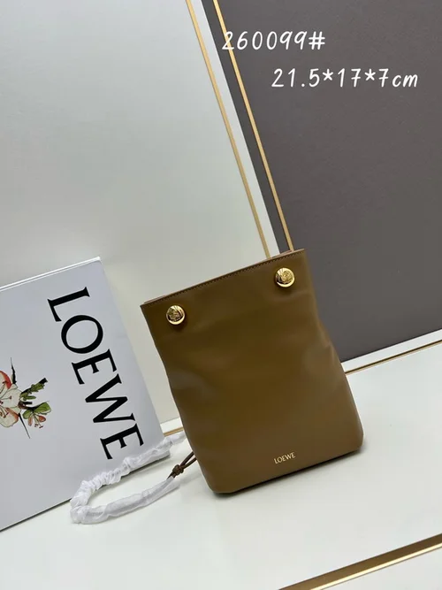 11 Loewe Pebble Pouch Small Women Luxury Leather Clutch