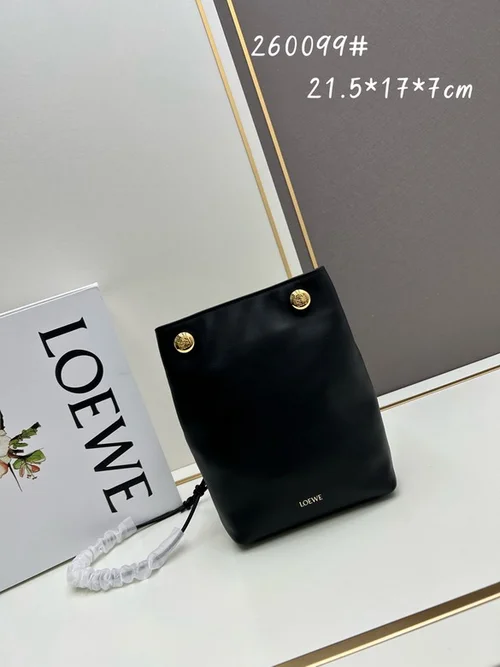 11 Loewe Pebble Pouch Small Women Luxury Leather Clutch