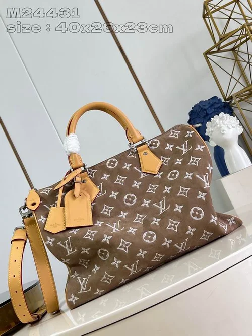 11 Louis Vuitton Original Large Travel Bag Authentic Monogram Canvas