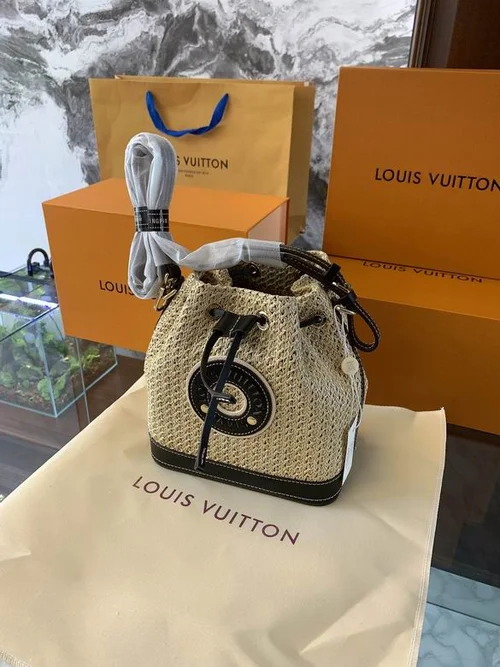 11 Louis Vuitton Original Bucket Bag Authentic Monogram Canvas