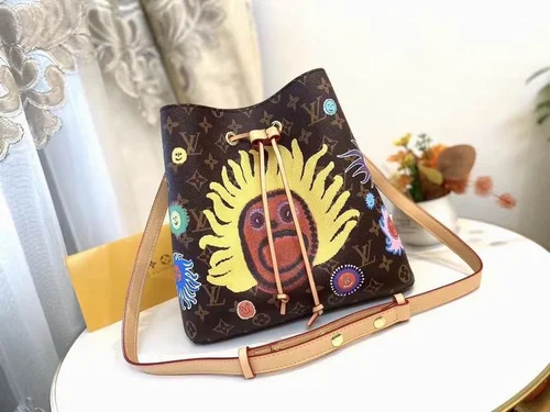 11 Louis Vuitton Original Bucket Bag Authentic Monogram Canvas