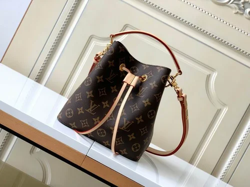 11 Louis Vuitton Original Bucket Bag Authentic Monogram Canvas