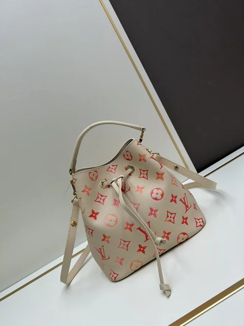 11 Louis Vuitton Original Bucket Bag Authentic Monogram Canvas