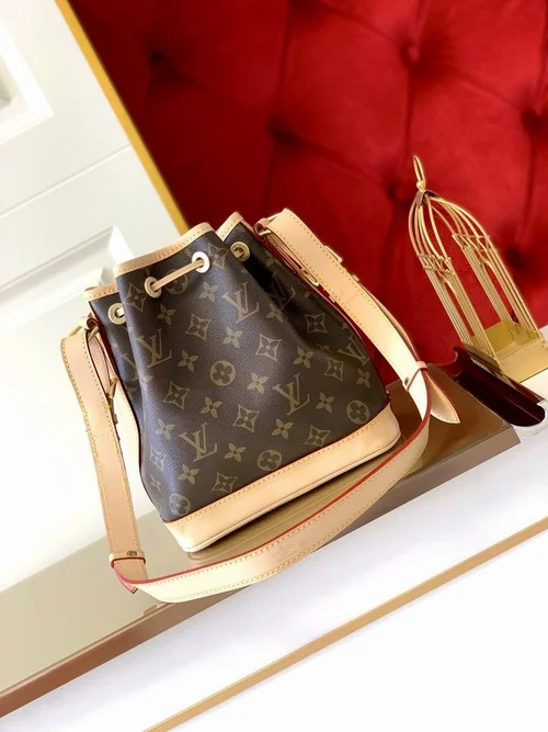 11 Louis Vuitton Original Bucket Bag Authentic Monogram Canvas