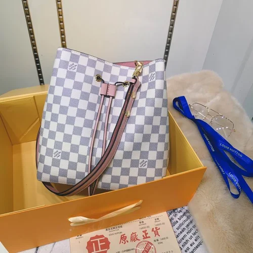 11 Louis Vuitton Original Bucket Bag Authentic Monogram Canvas
