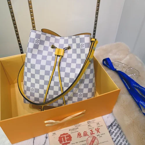 11 Louis Vuitton Original Bucket Bag Authentic Monogram Canvas