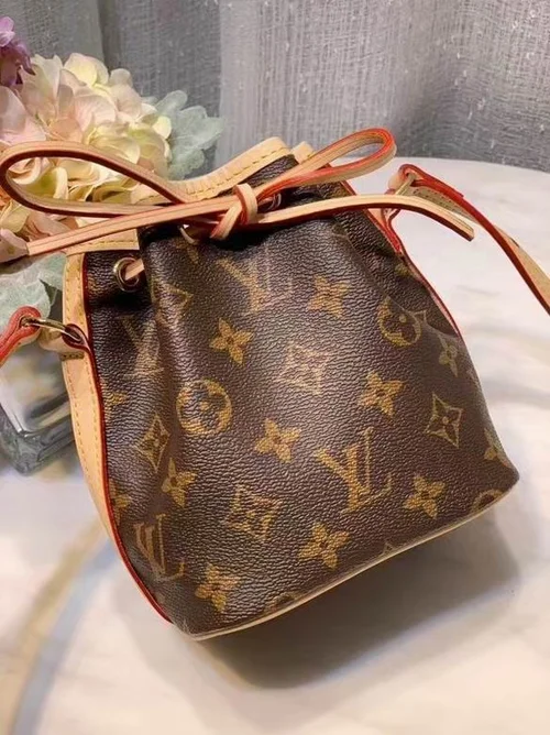 11 Louis Vuitton Original Bucket Bag Authentic Monogram Canvas