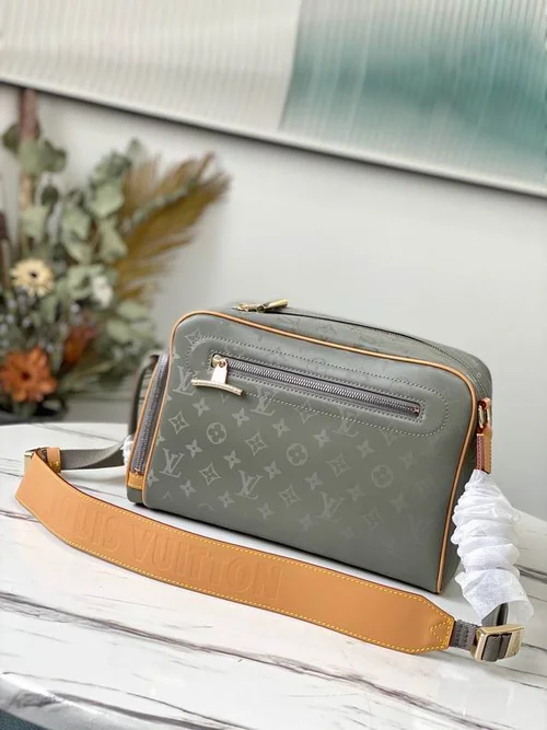 Louis Vuitton Original Camera Bag Authentic Monogram Canvas