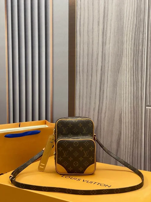 Louis Vuitton Original Camera Bag Authentic Monogram Canvas