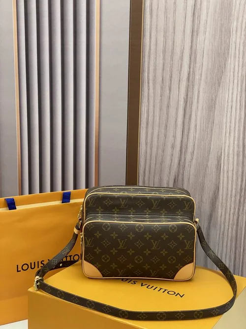 Louis Vuitton Original Camera Bag Authentic Monogram Canvas