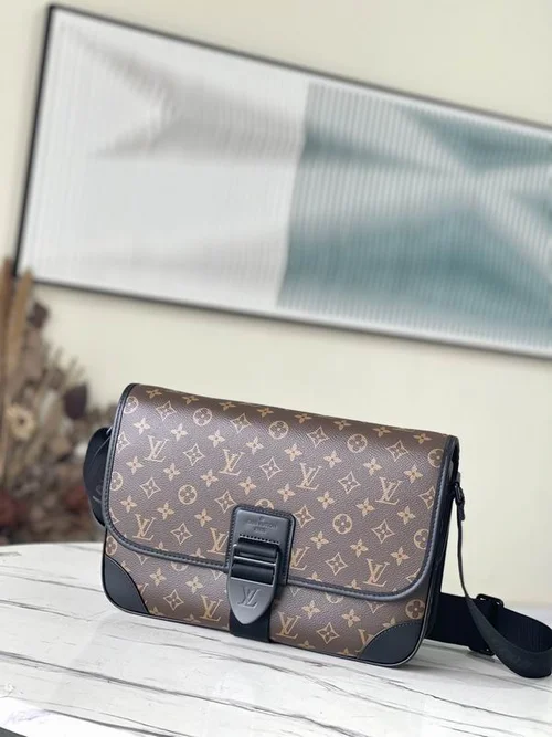 Louis Vuitton Original Messenger Bags Authentic Monogram Canvas