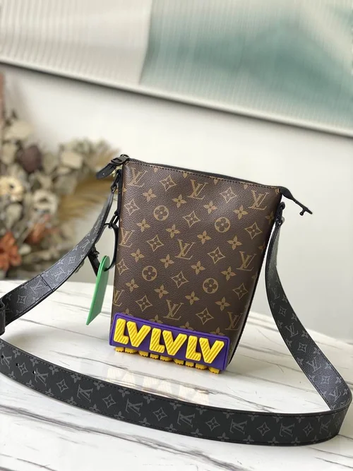 Louis Vuitton Original Messenger Bags Authentic Monogram Canvas