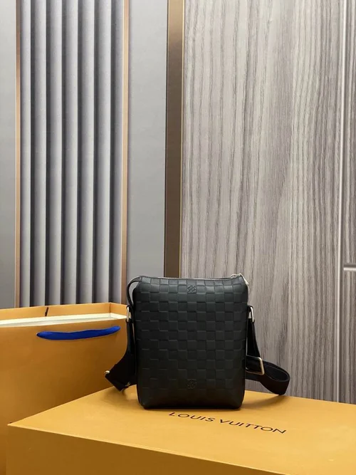 Louis Vuitton Original Messenger Bags Authentic Monogram Canvas