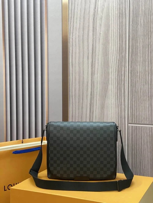 Louis Vuitton Original Messenger Bags Authentic Monogram Canvas