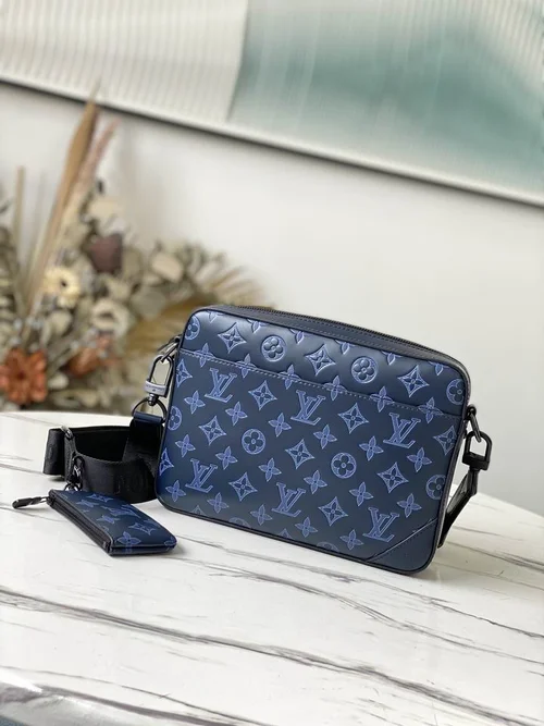 Louis Vuitton Original Messenger Bags Authentic Monogram Canvas