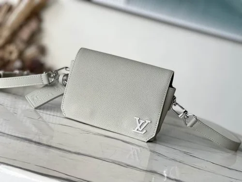 Louis Vuitton Original Messenger Bags Authentic Monogram Canvas