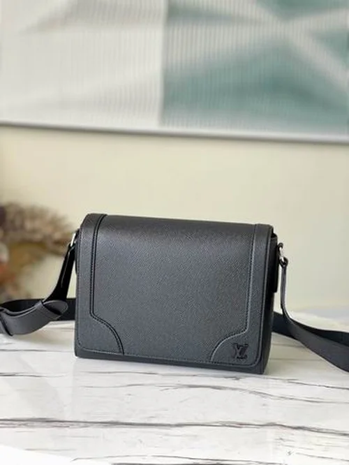 Louis Vuitton Original Messenger Bags Authentic Monogram Canvas