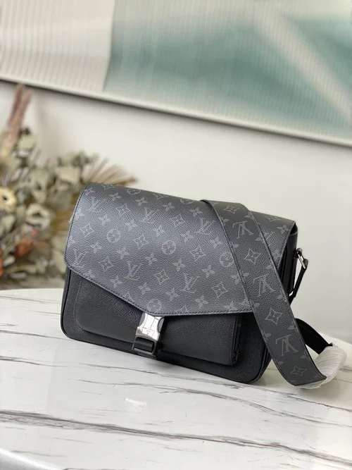 Louis Vuitton Original Messenger Bags Authentic Monogram Canvas