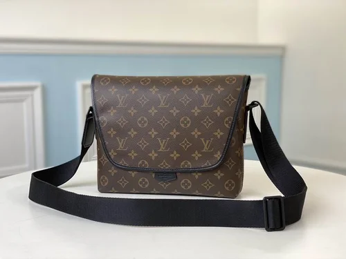 Louis Vuitton Original Messenger Bags Authentic Monogram Canvas