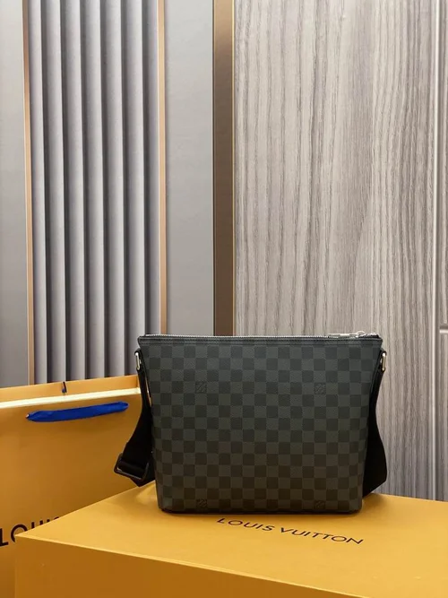 Louis Vuitton Original Messenger Bags Authentic Monogram Canvas