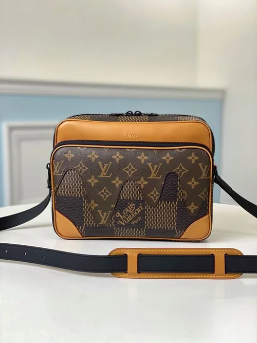 Louis Vuitton Original Messenger Bags Authentic Monogram Canvas