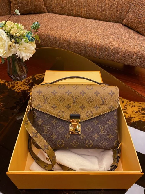 Louis Vuitton Original Messenger Bags Authentic Monogram Canvas